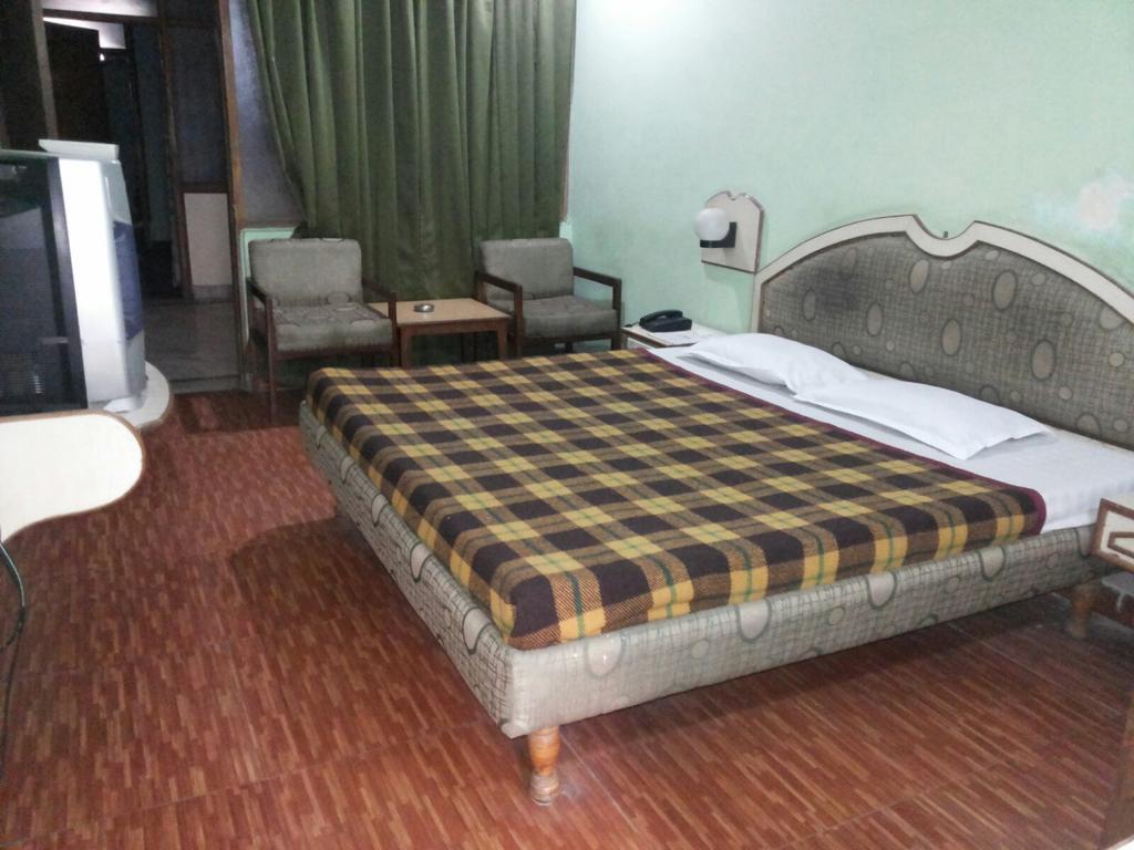 Hotel Saurab Dehradun Exterior photo